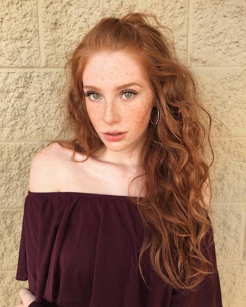 Linda Jovem Com Cabelo Loiro E Olhos Azuis Imagem de Stock