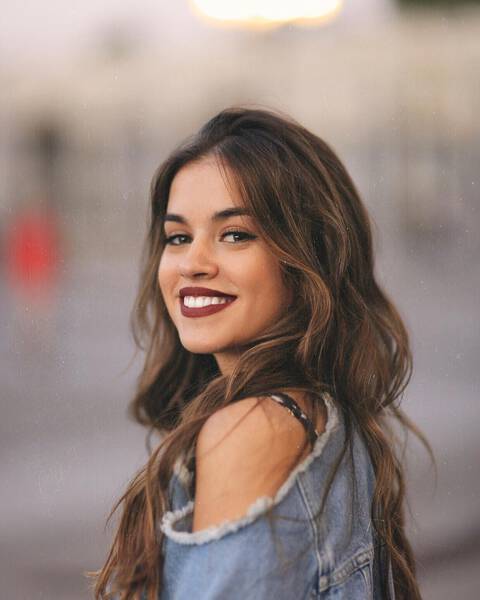 A reconstrucao deixa o cabelo mais forte e resistente, evitando a quebra